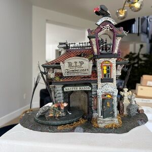 Halloween Haunted House Figurine